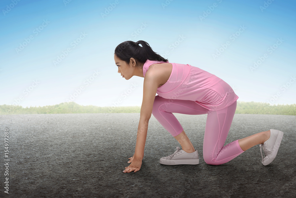 Fototapeta premium Sporty asian woman fit in ready position to running exercise