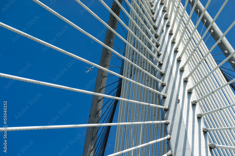 Seri Wawasan Bridge is a cable-stayed bridge. The main span, 165m long, is supported by 30 pairs of forward stay cables. Seri Wawasan Bridge is a cable-stayed bridge. The main span, 165m long, is supported by 30 pairs of forward stay cables.