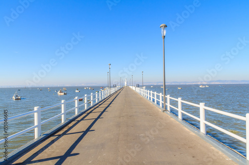 Vista do Pont  o de Alcochete em Portugal