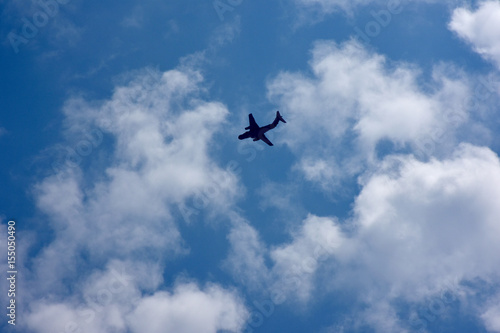 飛行機と青空と雲「空想・雲のモンスターたち」（未来、旅立ち、力強い、躍進、未来などのイメージ）