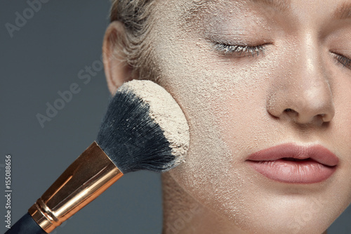Fotografie Beauty Makeup. Beautiful Female With Powder On Face And Brush