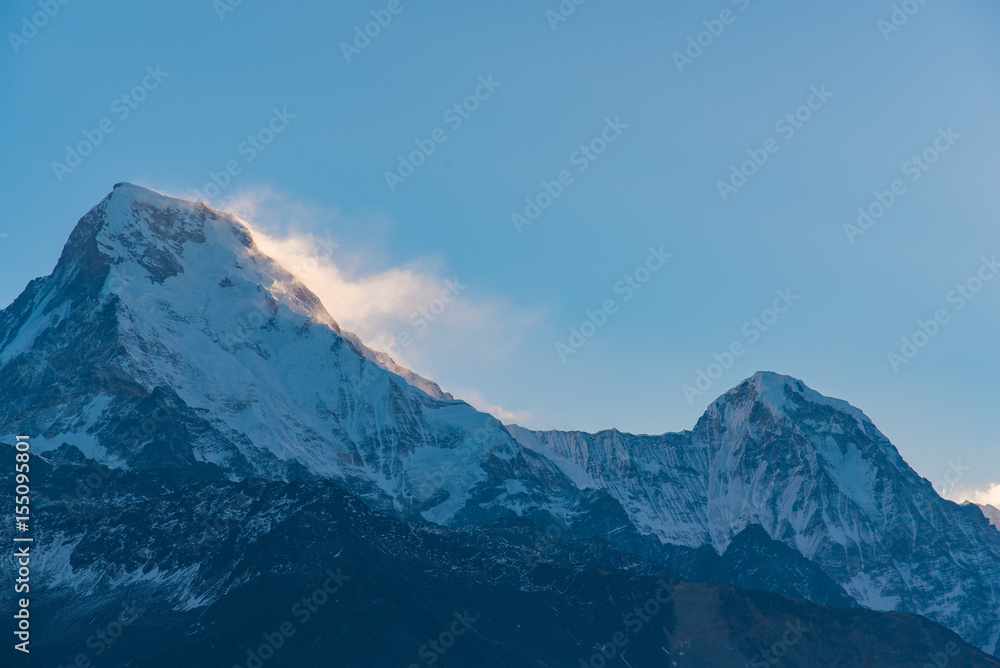 Obraz premium światło słoneczne nad górą śniegu, Nepal