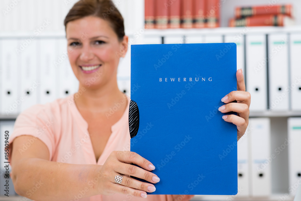 frau wird zum vorstellungsgespräch eingeladen frau wird zum vorstellungsgespräch eingeladen