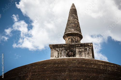 фотографія The top or pinnacle of Rankoth Vehera, a stupa located in the ancient city of Polonnaruwa, Sri Lanka
