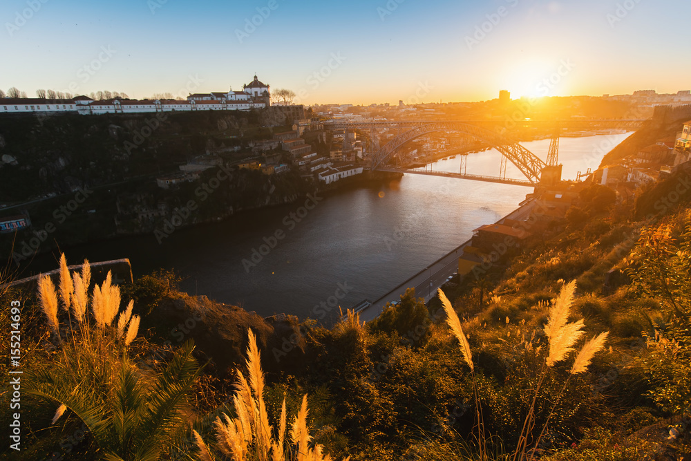 Obraz premium View of the Dom Luis I bridge at sunset, Porto, Portugal.