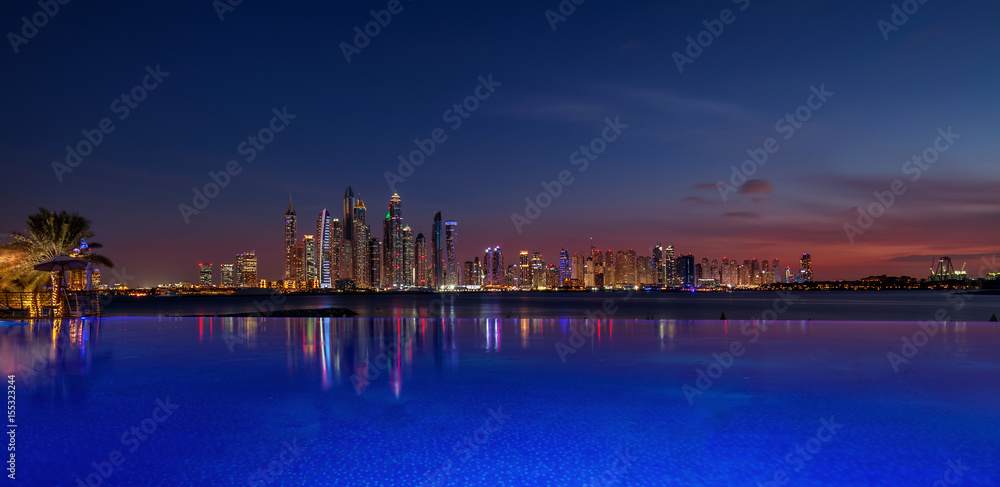 Fototapeta premium Skyline von Dubai am Abend