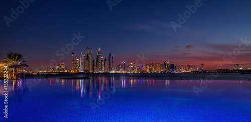 Skyline von Dubai am Abend