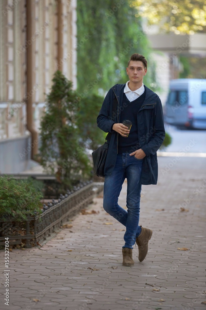 Obraz premium Hipster guy walking down the street, urban style
