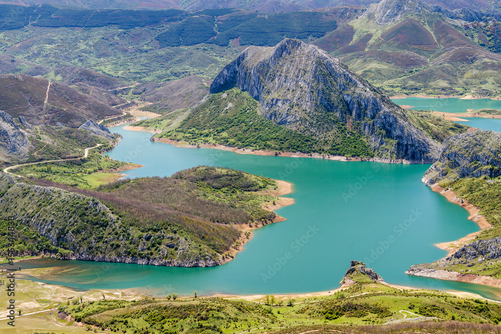 © LFRabanedo - Embalse del Porma desde el Pico Susarón, Boñar, León, España. © LFRabanedo - Embalse del Porma desde el Pico Susarón, Boñar, León, España.