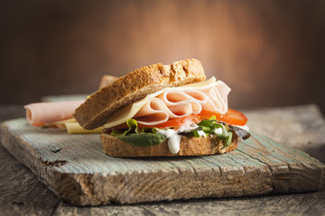 Sierkussen Snackbar Broodje ham kaas met sla en tomaat  © ramoncin1978