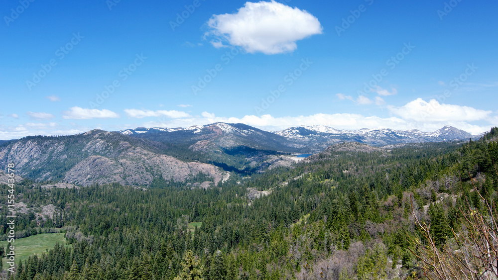 Obraz premium Panoramic view of the Sierra Nevada from highway 80 Westbound past Donner Summit, California, USA, in the winter of 2017 