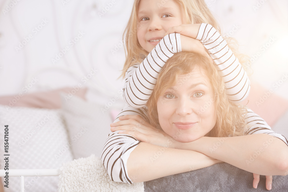 Girl holding mom's head Stock 사진 Adobe Stock