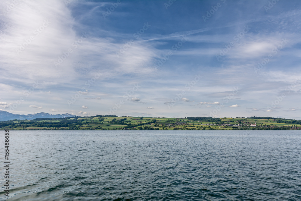 Sempachersee in der Schweiz im Sommer als Urlaubsziel Sempachersee in der Schweiz im Sommer als Urlaubsziel