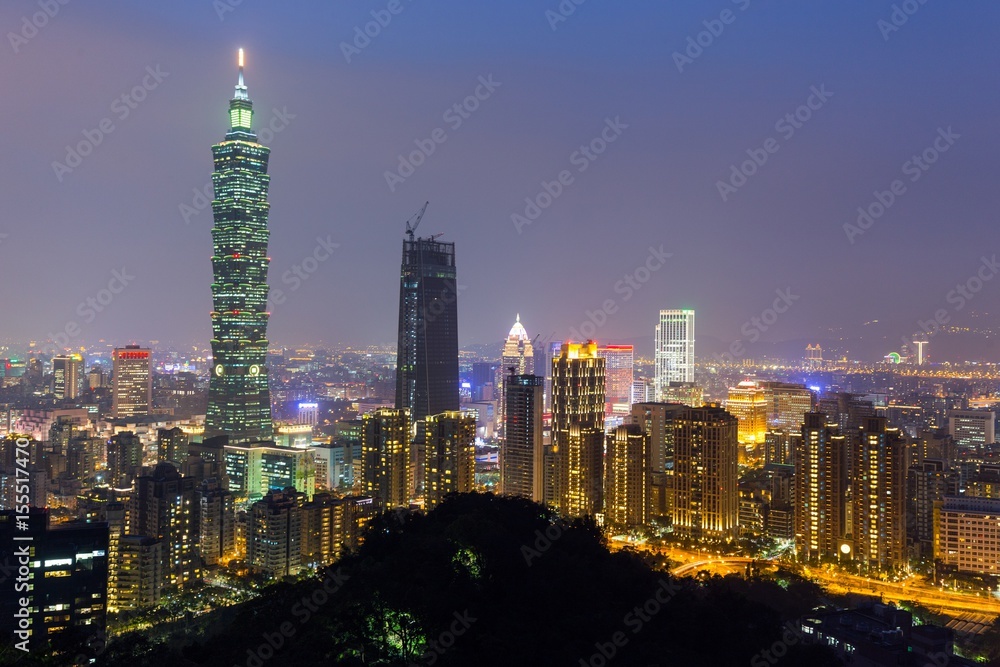 Fototapeta premium Taipei skyline at night