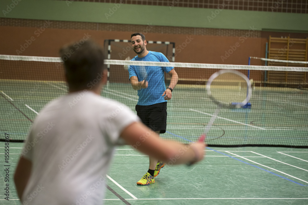 Obraz premium young man playing badminton