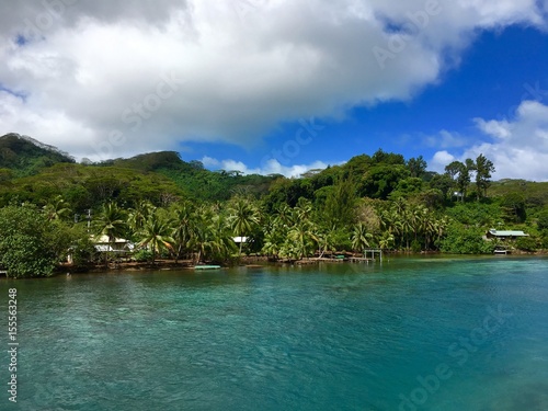Fototapeta Naklejka Na Ścianę i Meble -  View at the coast of Huahine Iti at the Maroe bridge, Huahine, Tahiti, French Polynesia