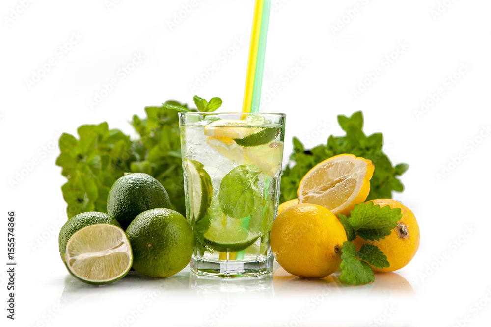 Fototapeta premium Lemoniada cytrynowa Letni drink