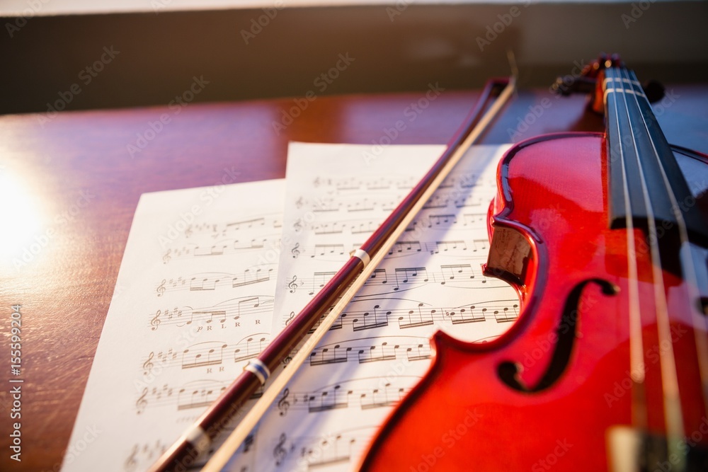 Naklejka premium High angle view of violin with sheet music