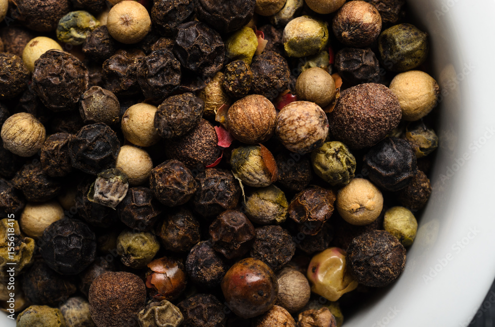 Obraz premium Mixed Peppercorns Macro in White Bowl from Above