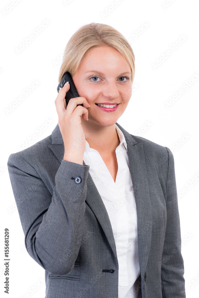 Frau telefoniert im Stehen mit Smartphone Frau telefoniert im Stehen mit Smartphone