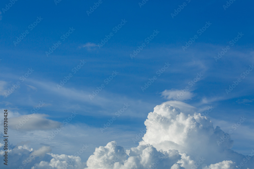 Naklejka premium cloud above sky cloudy background