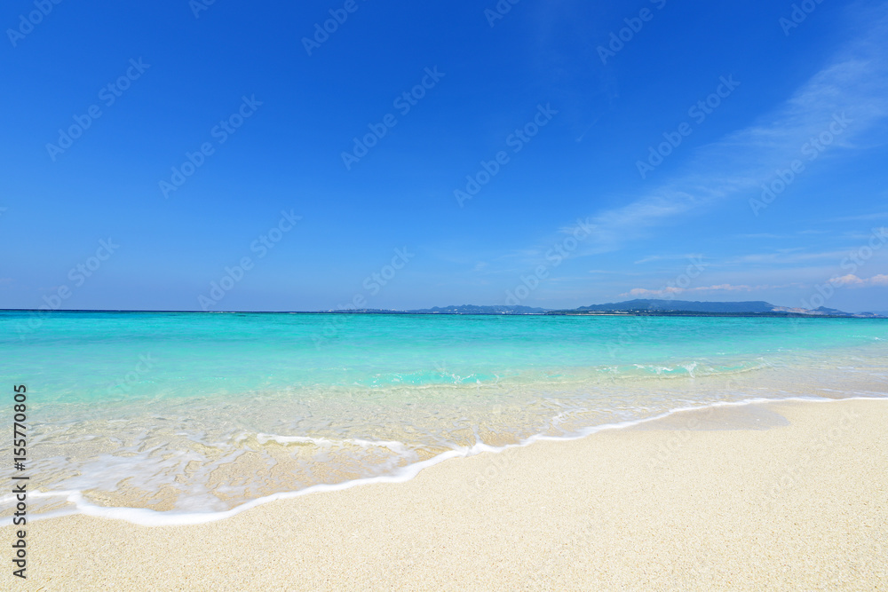 沖縄の美しい海とさわやかな空 沖縄の美しい海とさわやかな空