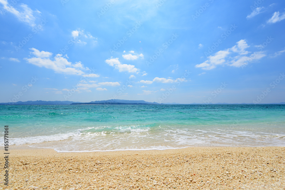 沖縄の美しい海とさわやかな空