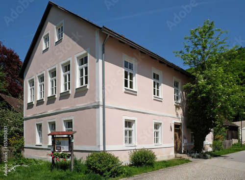 Ehemaliges Schulhaus in Mühlbach  ... © Otto Durst