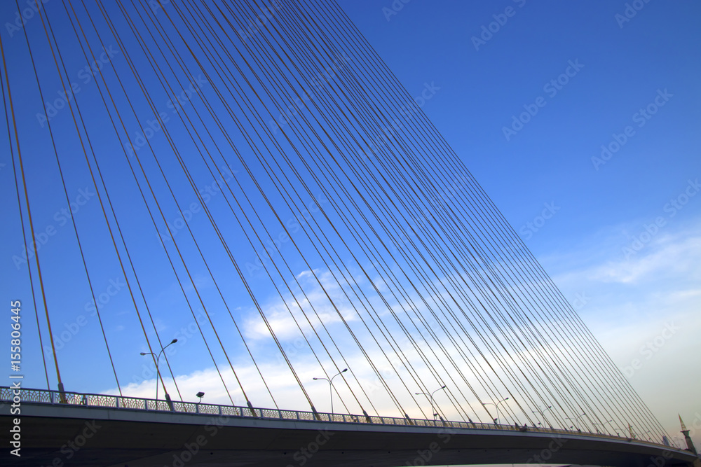 Naklejka premium A rope bridge and blue sky