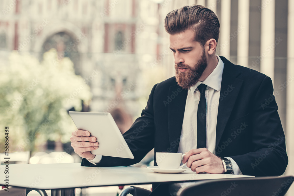 Fototapeta premium Businessman in the city