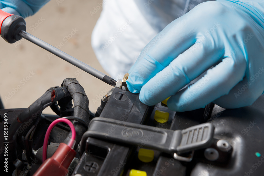 Installation of the motorbike battery Installation of the motorbike battery