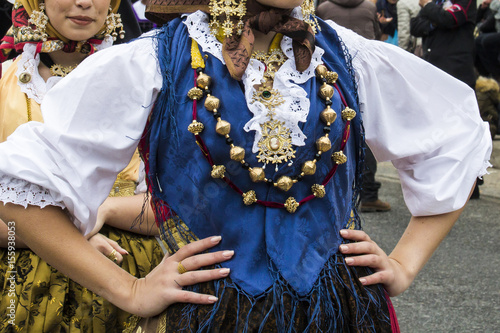 MURAVERA, ITALIA - APRILE 2, 2017:  45^ Sagra degli agrumi - dettaglio di un costume tradizionale sardo - Sardegna photo