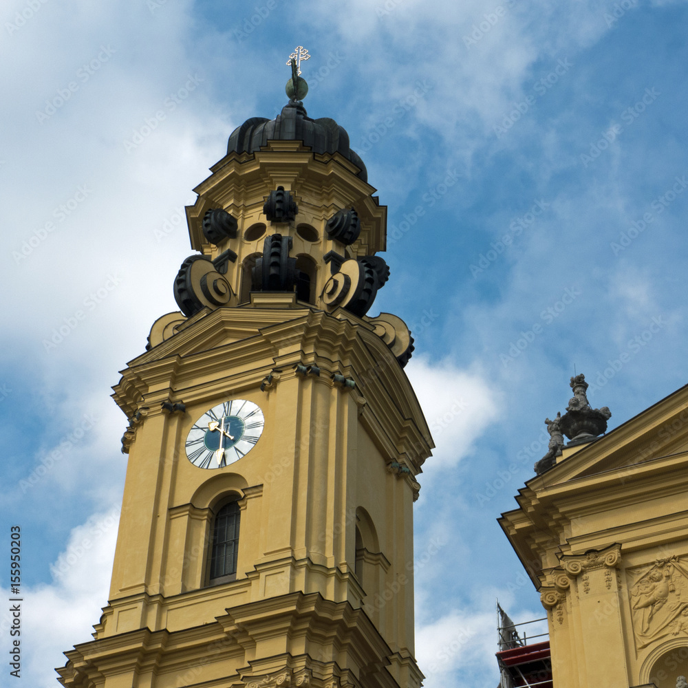 Fototapeta premium Ein Stadtrundgang durch München