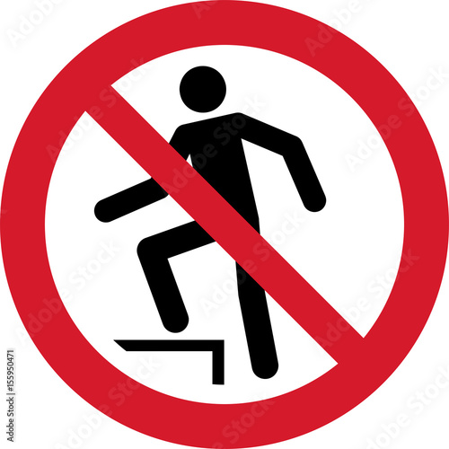ISO 7010 P019 No stepping on surface