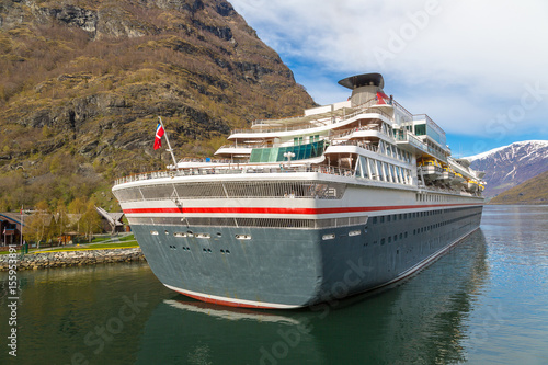 Cruise ship in Norway © Sergii Figurnyi