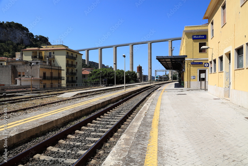Modica, stazione ferroviaria e ponte Guerrieri