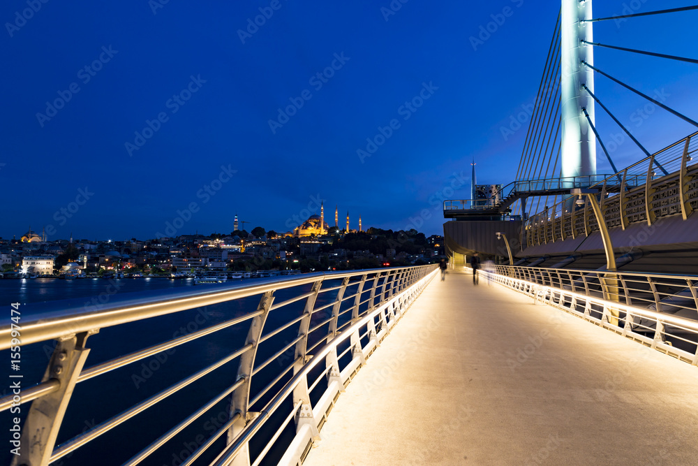 Naklejka premium Suleymaniye mosque twilight view from new built Halic metro Bridge