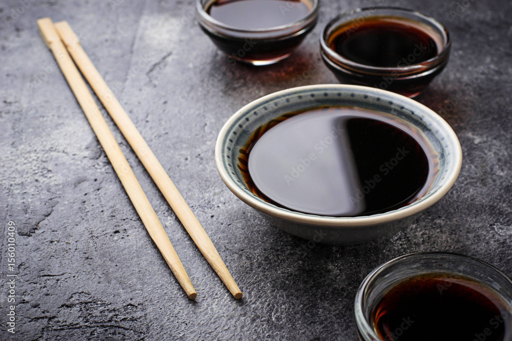 Ταπετσαρία Bowls of soy sauce