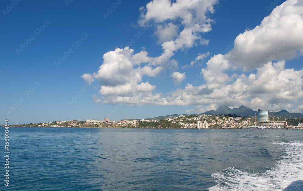 Φωτογραφία Coast of capital with volcano view - Fort de France - Martinique Caribbean islan