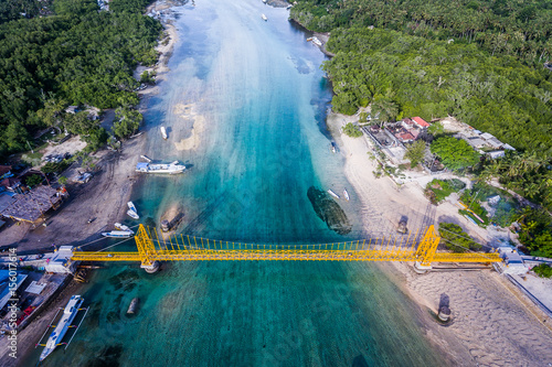żółty most nusa lembongan