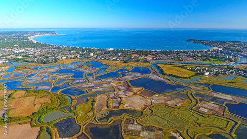 Vue aérienne de La Baule Escoublac depuis les marais salants de Guérande, Loire Atlantique, France photo