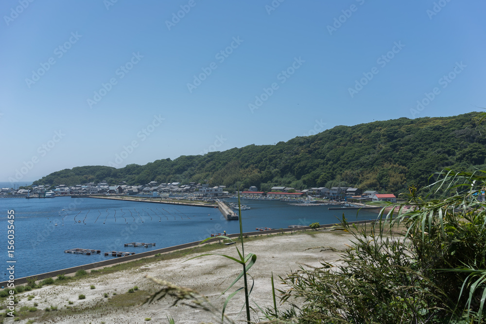 Naklejka premium 島の入江の風景