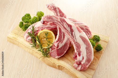 豚スペアリブ　(pork spare ribs)