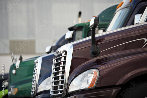 Принти на полотні Hoods three semi trucks standing on truck stop