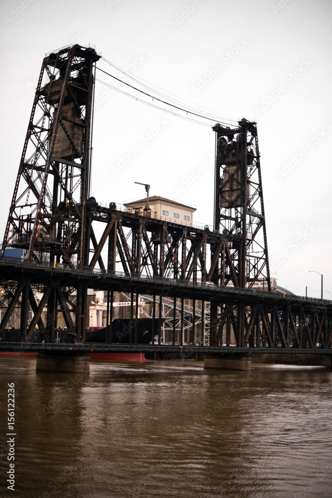 Fototapeta premium Old drawbridge over river Willamette in Portland Down Town