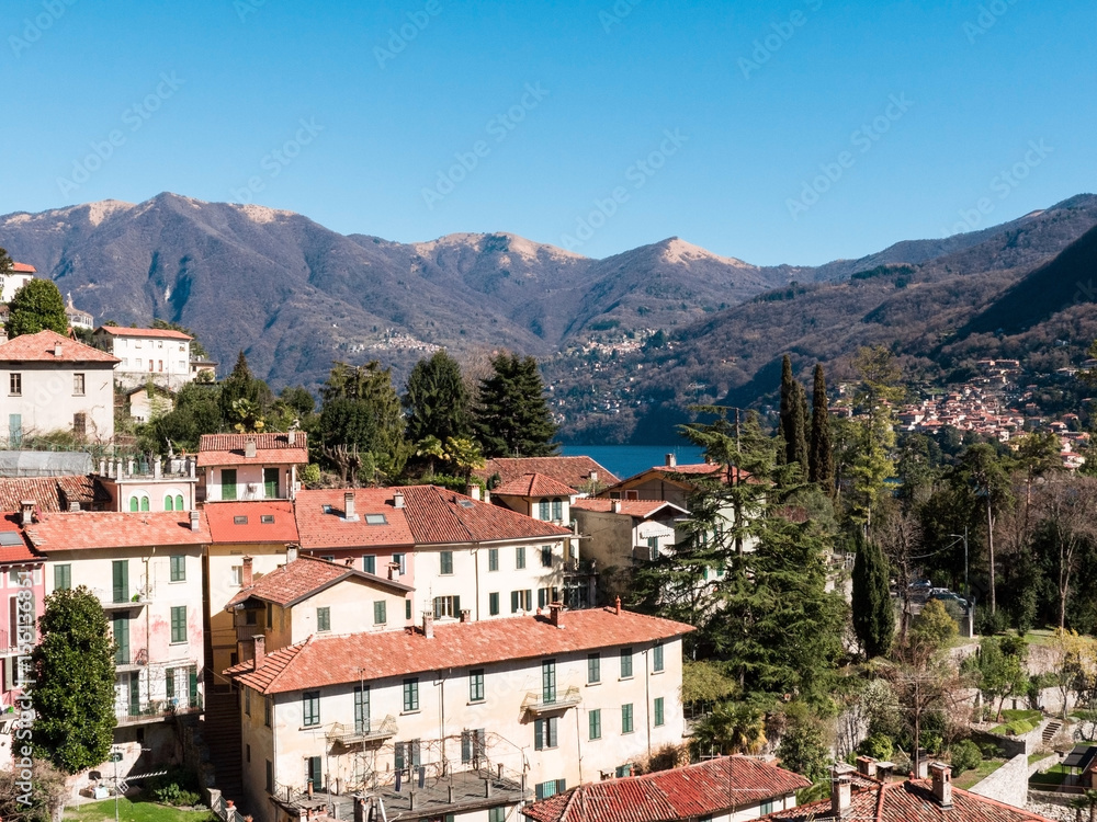 Surrounded by mountains full of woods, Lake Como offers a varied landscape