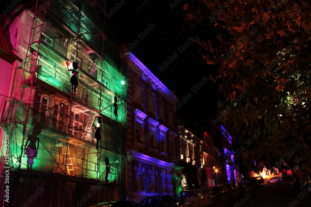 Obraz premium Streets of the city illuminated in romantic light