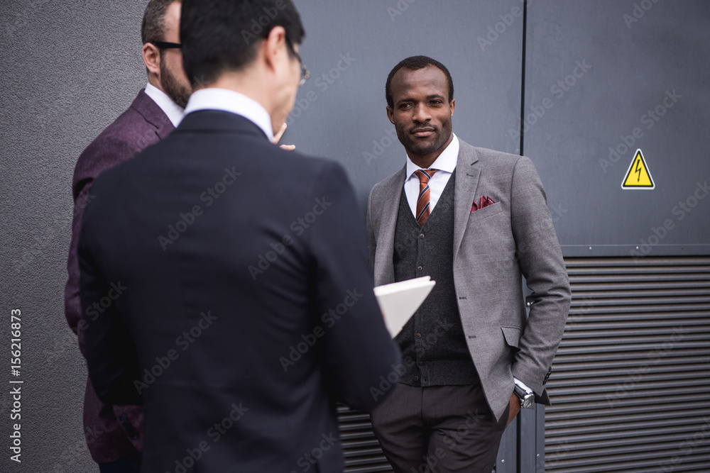 Fototapeta premium business people discussing work together near modern office building