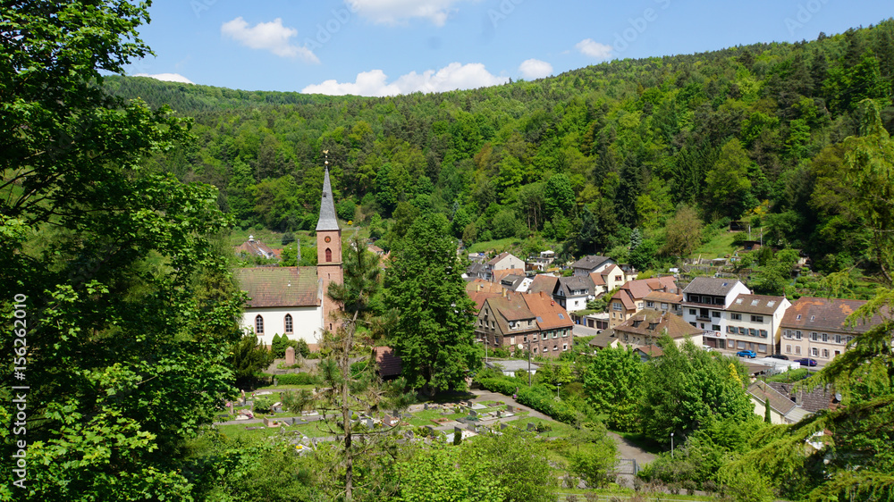 Frankenstein mit der Ev.Kirche, Pfälzer Wald Frankenstein mit der Ev.Kirche, Pfälzer Wald