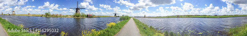 Kinderdijk windmills, panoramic view - The Netherlands © jovannig